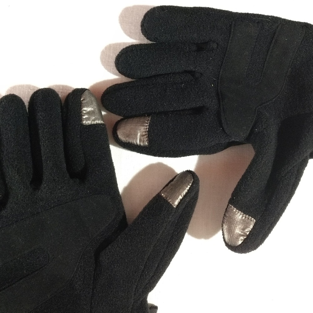 Manzella Medium / Large black gloves finger tips smart devices